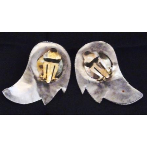 Rumbing Perak (brass ear clips with artificial diamonds)